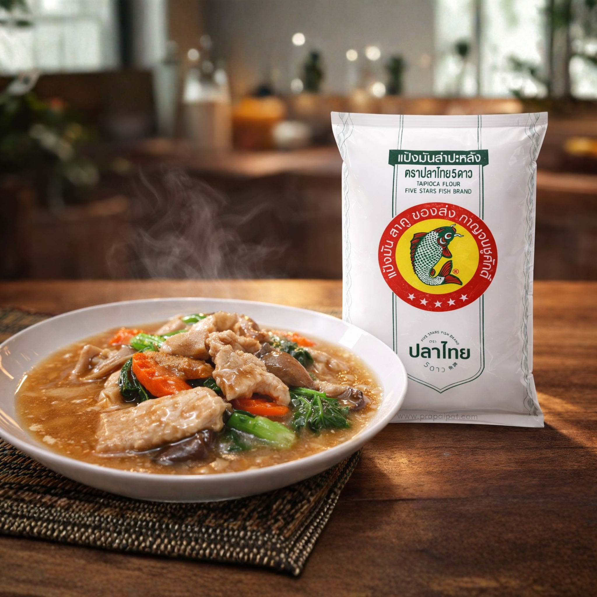 Rad Na – Thailändische breite Reisnudeln mit Hähnchen in sämiger Soße
