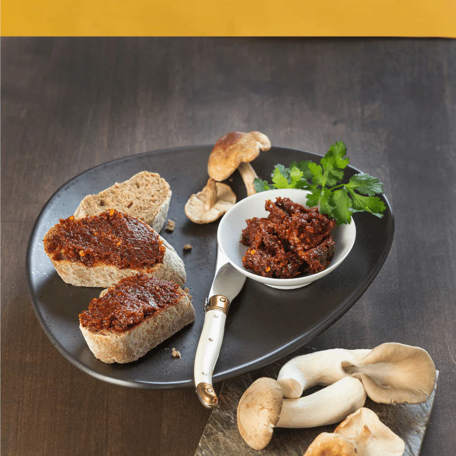 YAK THAI น้ำพริก สามเห็ด ยักษ์ไทย Chilipaste mit Pilzen - Namprik Pao Sam Het - Yak Thai 100 g